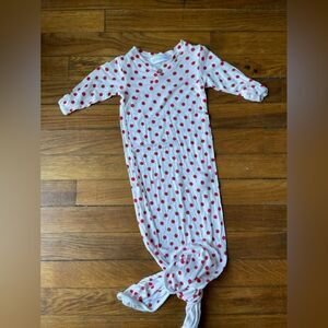 Red and white polka dot Baby Goosebumps knotted sac sets 0-3 month